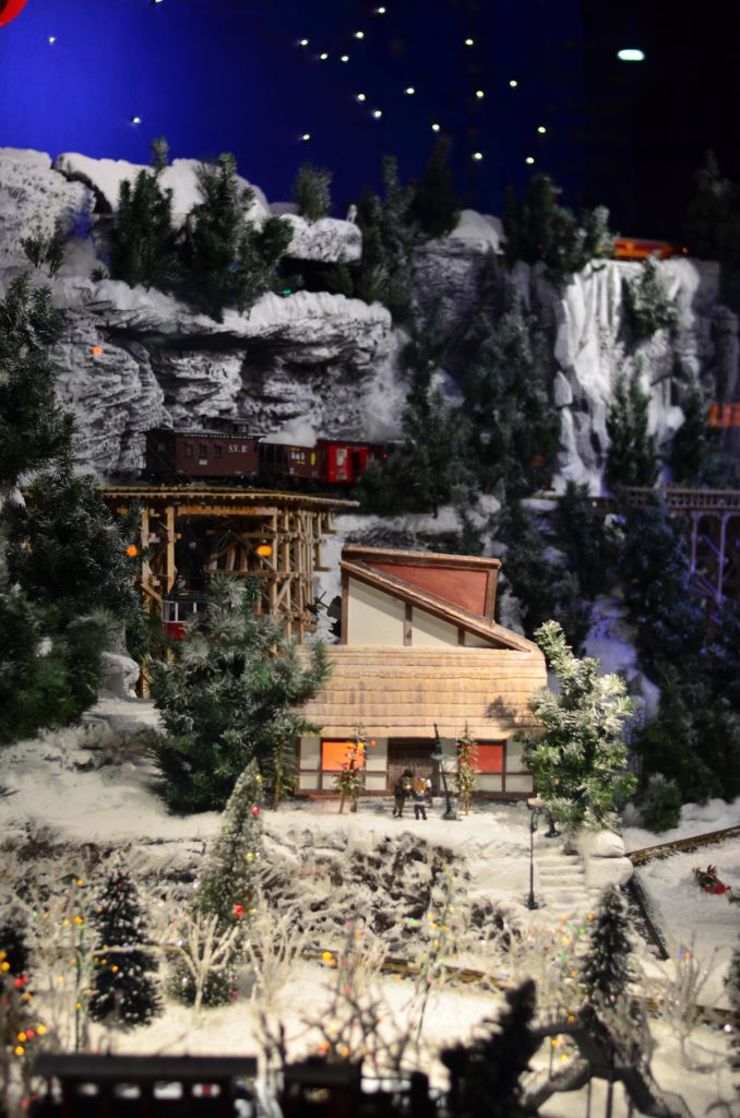 Automatic winter village in Seattle -Free christmas activity for kids