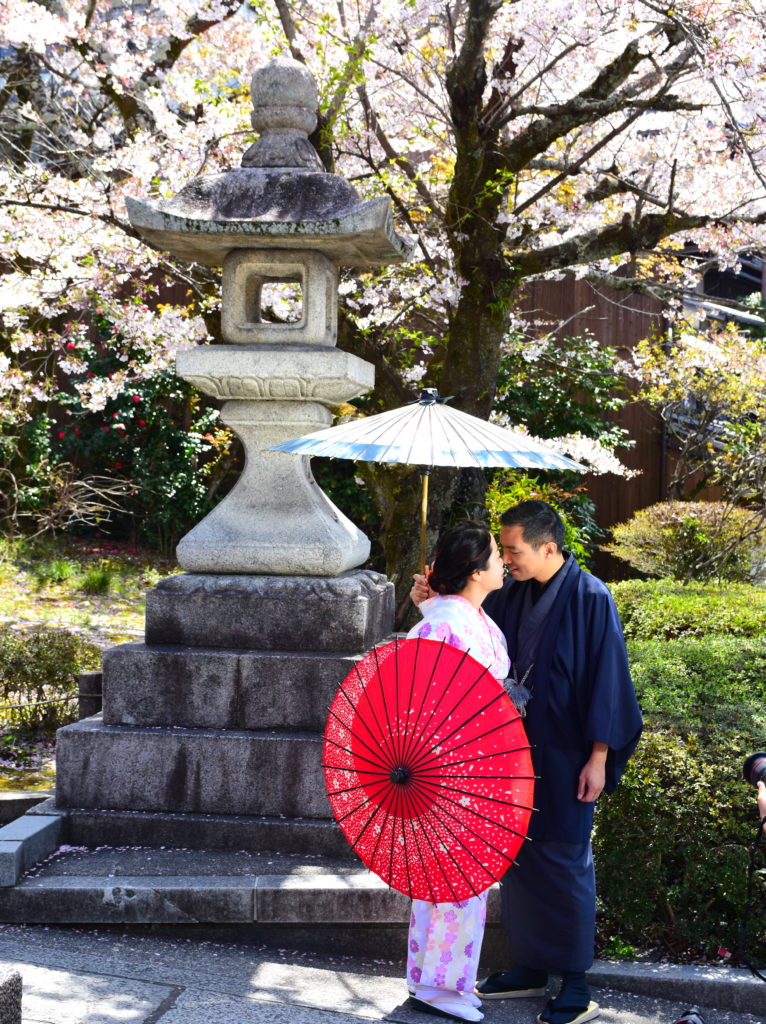Couple in love in Kyoto - watching the locals is a must see