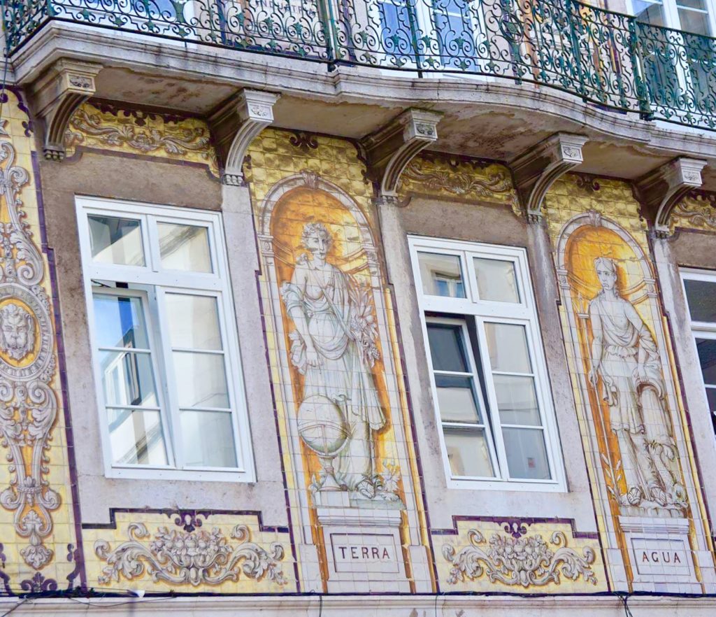 Authentic experience in Lisbon - Azulejos