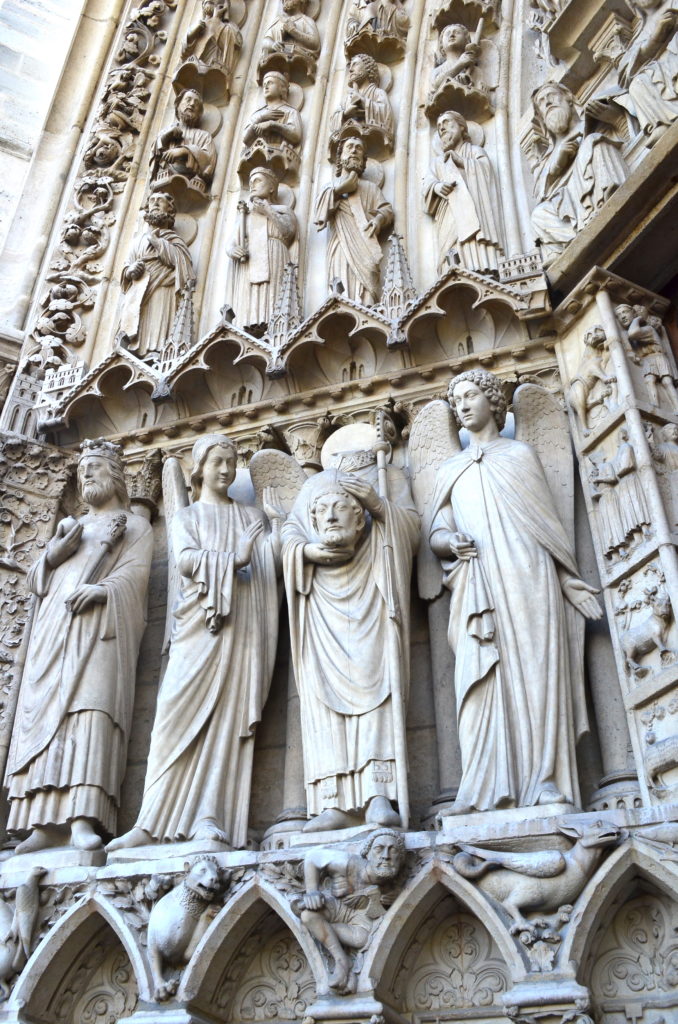offbeat Paris - Statue of saint holding his own head