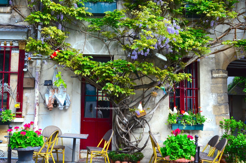 Offbeat Paris - hidden gem of a restaurant with loads of old world charm - 