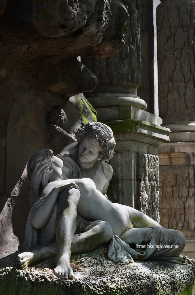 Paris romantic statues